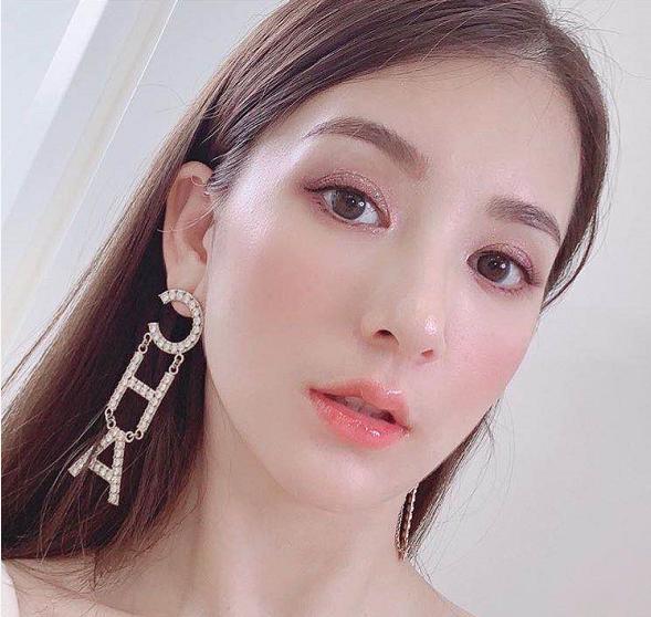 方媛|方媛晒美照引邱淑贞女儿围观，对方发文赞她好美，方媛回应很大气