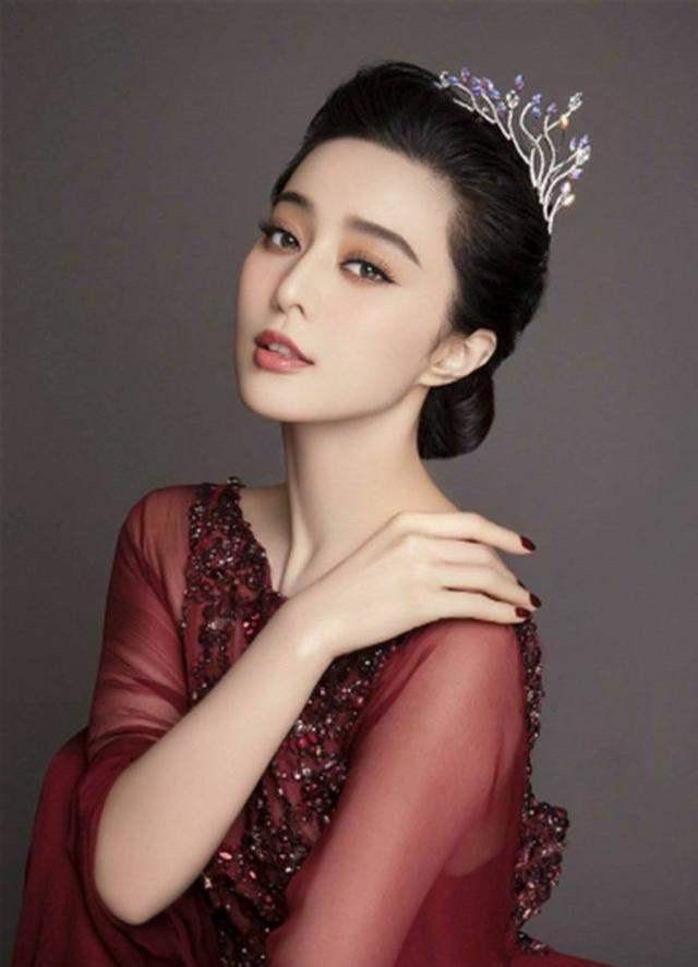 范冰冰|范冰冰表情日晒噘嘴卖萌照，却被质疑是过气明星来蹭热度