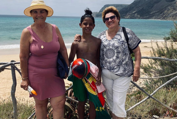 10岁迷你罗越长越黑,跟c罗肤色差距大!生母是黑人,又一力证