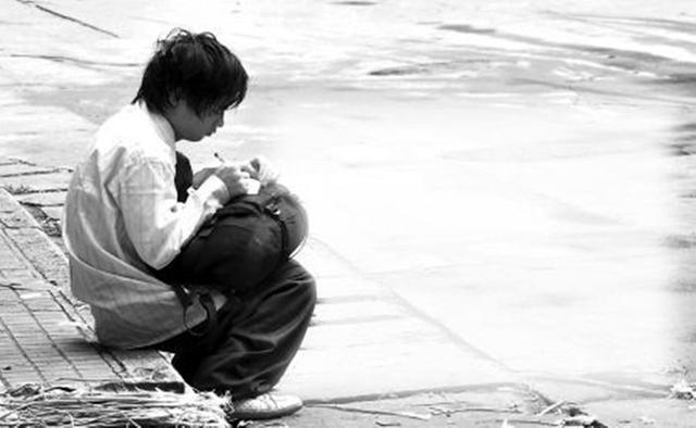 三个乞丐三天没吃饭,好心人援助30块钱,20余年后带百万支票报恩