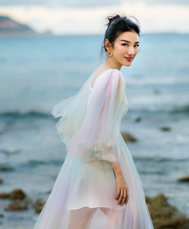 黄奕|黄奕女儿7岁化浓妆？曾被指黑皮、眼睛像黄毅清，妆后颜值大变样