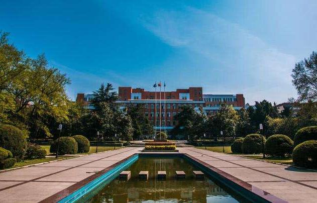 985大学|我国“最争气”的985大学，曾被三省拒绝接纳，如今挑战清华地位