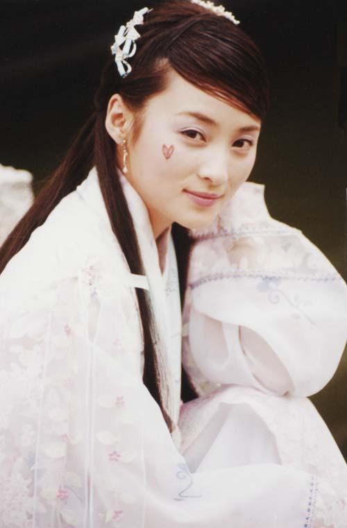 20年前的白发魔女蒋勤勤惊为天人如今45岁近照认不出