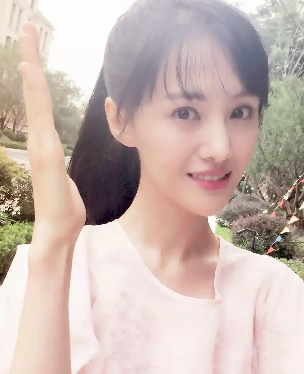 郑爽|郑爽频繁上综艺，没拍戏的原因曝光，柳岩：录节目会开心一点