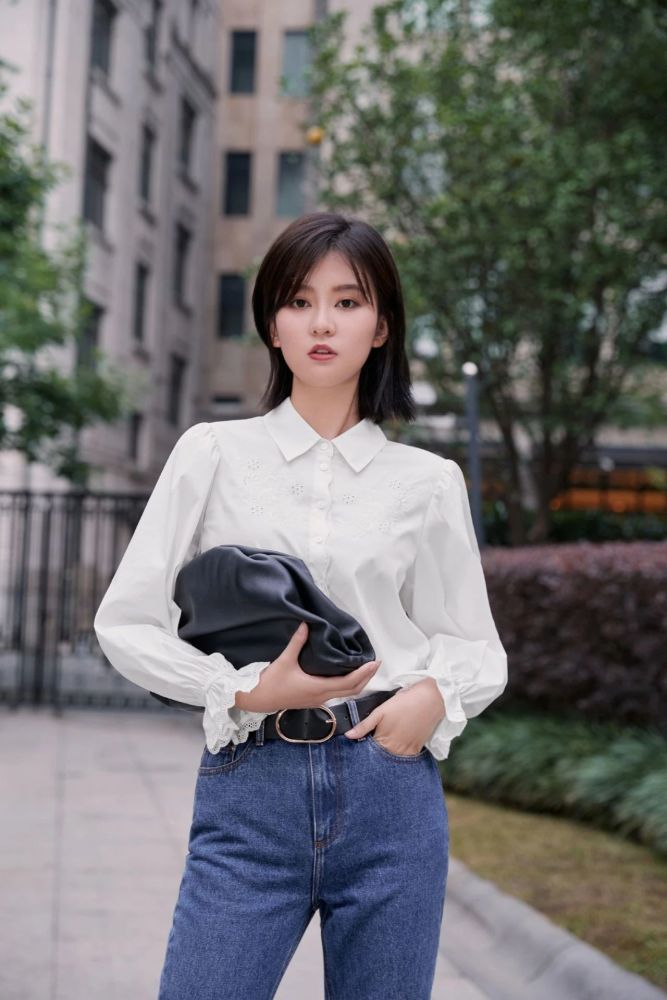 新人职场穿搭有技巧 乔欣这几套私服真优雅 大方得体显气质 腾讯新闻