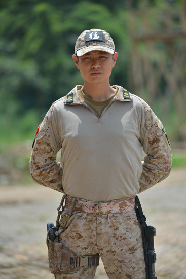 拍一部戏用8个替身,剧组停工半年等他,却无人敢吐槽他耍大牌