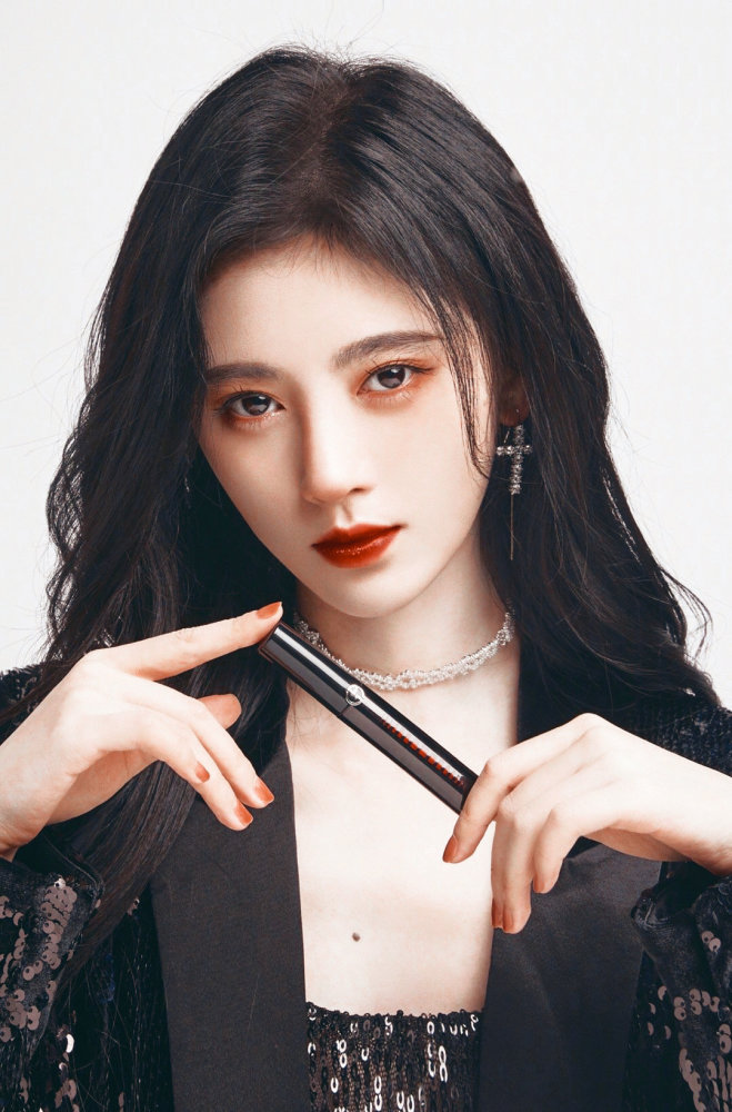 angelababy|杨颖直播截图堪比精修，看到鞠婧祎截图，网友：这是崩图？