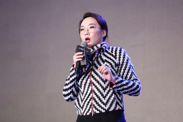 郭敬明|她让乘风破浪的万茜招架不住，郭敬明也喊停，堪称主持界的泥石流