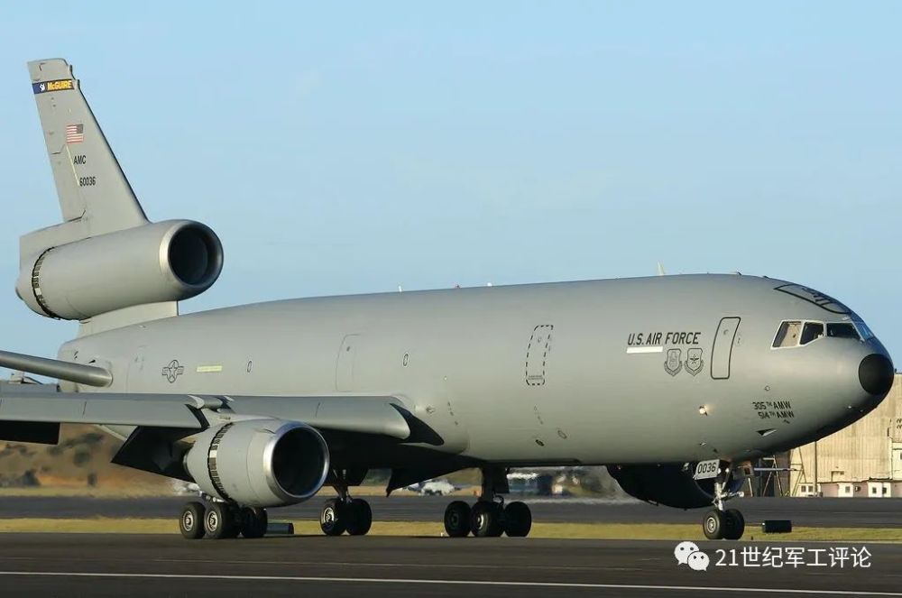 kc-10发展自麦道(现波音)dc-10-30cf客货两用型货机,1980年首飞,1981