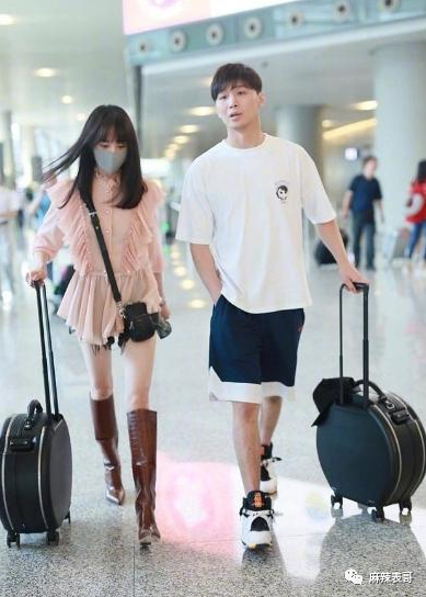 郑爽|郑爽又 叒卖二手货翻车了！这么好圈粉的事她怎么都能做砸？