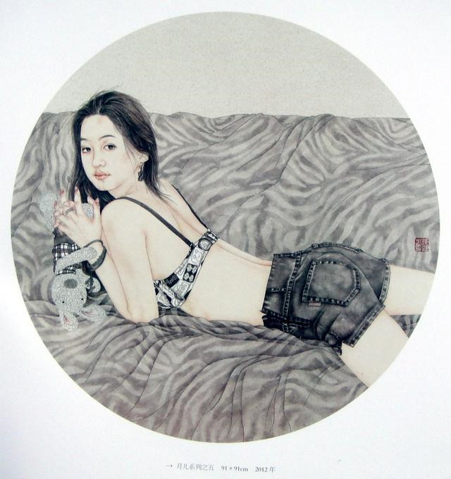 女画家|女画家善画青春美女，她的美展获奖作品，是否过于时尚？