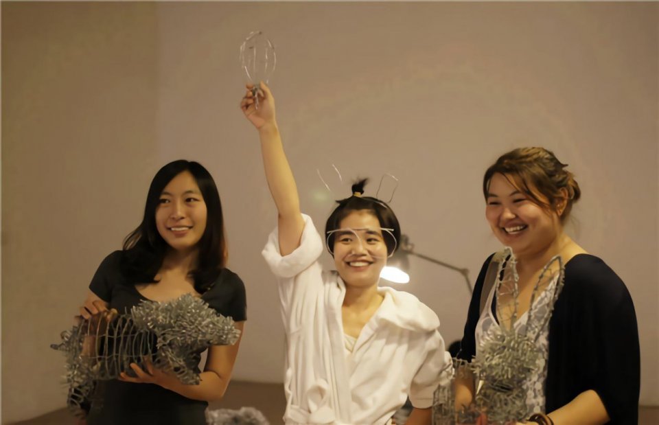 中央美术学院|央美高材生“裸”躺钢丝床，展览36天，网友直言这不是艺术