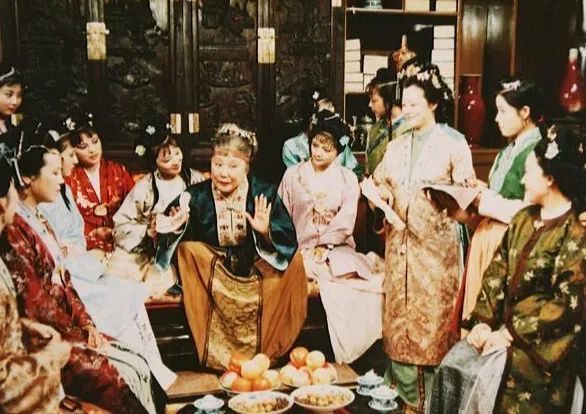 贾宝玉|知道袭人与宝玉初试，心气高的碧痕是怎么“上位”的？