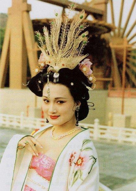 李建群|“古典第一美人”李建群，古装造型惊艳四方，刘晓庆林芳兵难超越