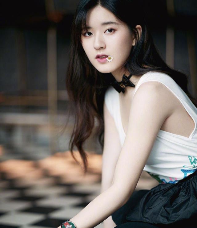 丁禹兮|时尚晚宴变乡村风？赵露思造型不佳被艳压，丁禹兮生图精修差别大