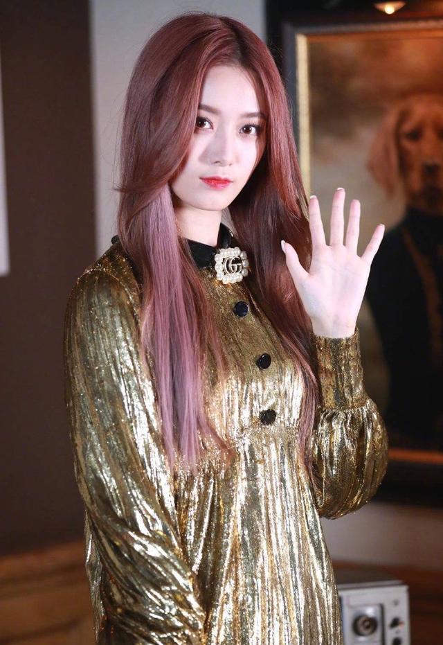 丁禹兮|时尚晚宴变乡村风？赵露思造型不佳被艳压，丁禹兮生图精修差别大