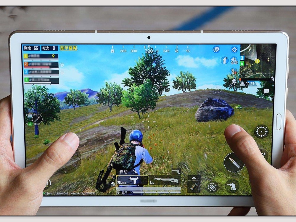 冷宴华手机开播首秀,轻松带妹吃鸡,网友:不愧是一哥!