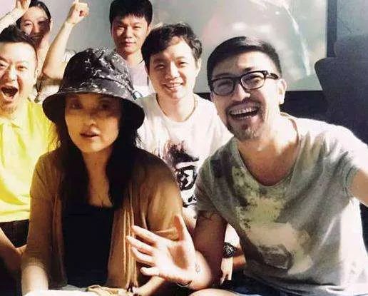 张纪中|张纪中灿烂情史：20岁结婚，44岁再婚小15岁娇妻，56岁花3亿离婚