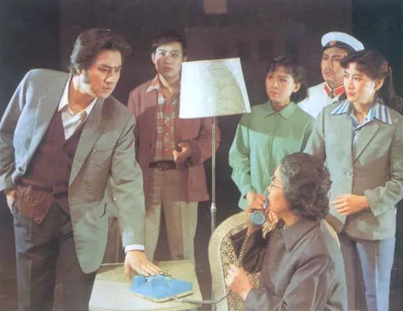 张纪中|张纪中灿烂情史：20岁结婚，44岁再婚小15岁娇妻，56岁花3亿离婚