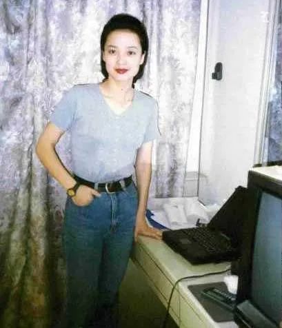 张纪中|张纪中灿烂情史：20岁结婚，44岁再婚小15岁娇妻，56岁花3亿离婚