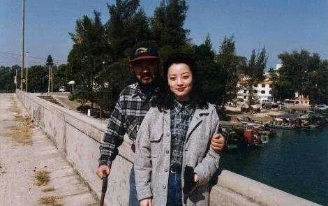 张纪中|张纪中灿烂情史：20岁结婚，44岁再婚小15岁娇妻，56岁花3亿离婚