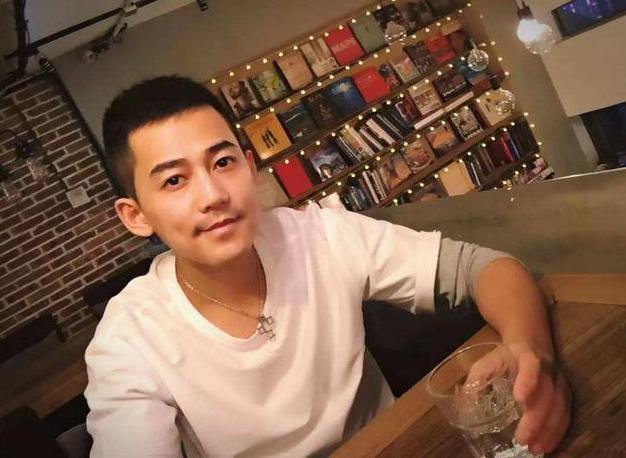 乘风破浪的姐姐|07快男、09快女相继发文嘲讽《乘风破浪的姐姐》，网友炸锅了