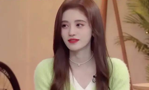 鞠婧祎|她们要是交出变美教程就不会被嘲了吧