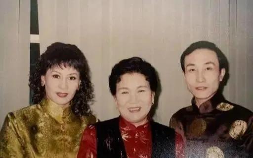 赵丽蓉|赵丽蓉临终被病痛折磨到不成样，亲手为自己做寿衣，观众想她20年
