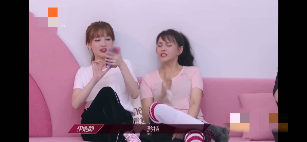 伊能静|金莎面临脱单难题，伊能静教金莎与男生聊天方法，网友强烈要求出恋爱宝典