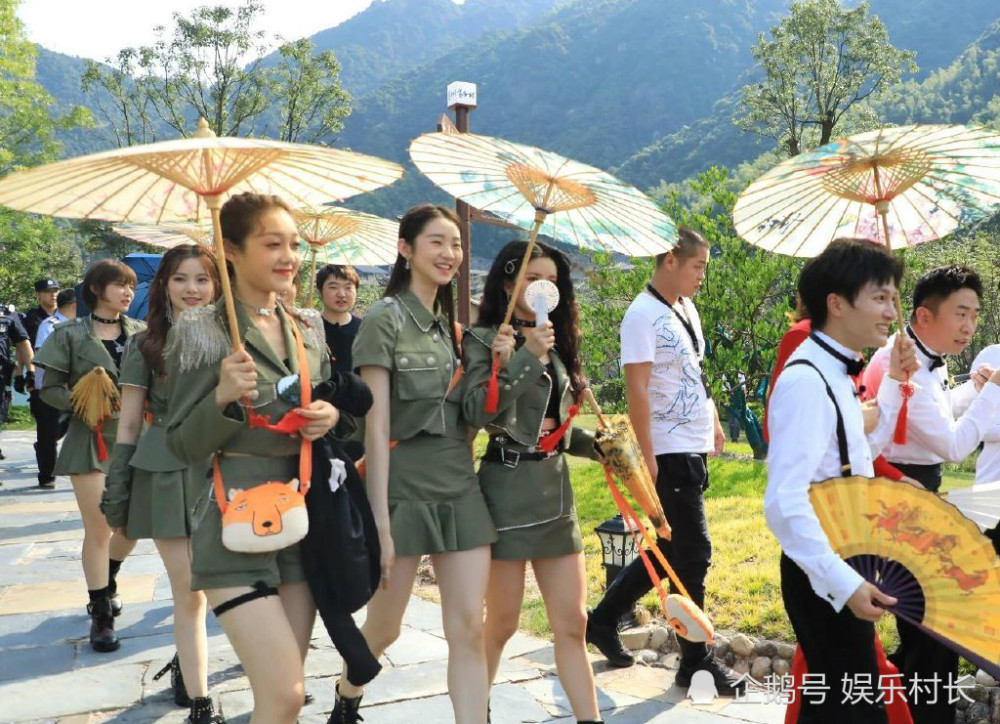 陈卓璇|硬糖少女《春游》直播，希林前排赵粤被骂，张艺凡吃醋陈卓璇郑乃馨CP