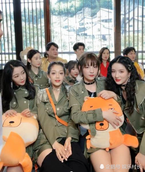 陈卓璇|硬糖少女《春游》直播，希林前排赵粤被骂，张艺凡吃醋陈卓璇郑乃馨CP