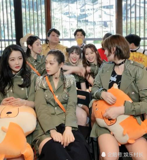 陈卓璇|硬糖少女《春游》直播，希林前排赵粤被骂，张艺凡吃醋陈卓璇郑乃馨CP