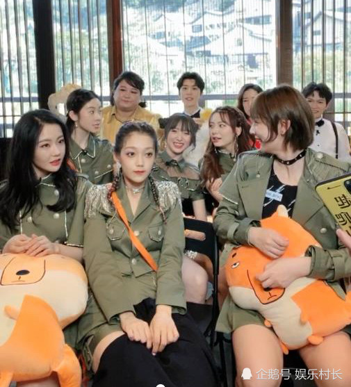 陈卓璇|硬糖少女《春游》直播，希林前排赵粤被骂，张艺凡吃醋陈卓璇郑乃馨CP