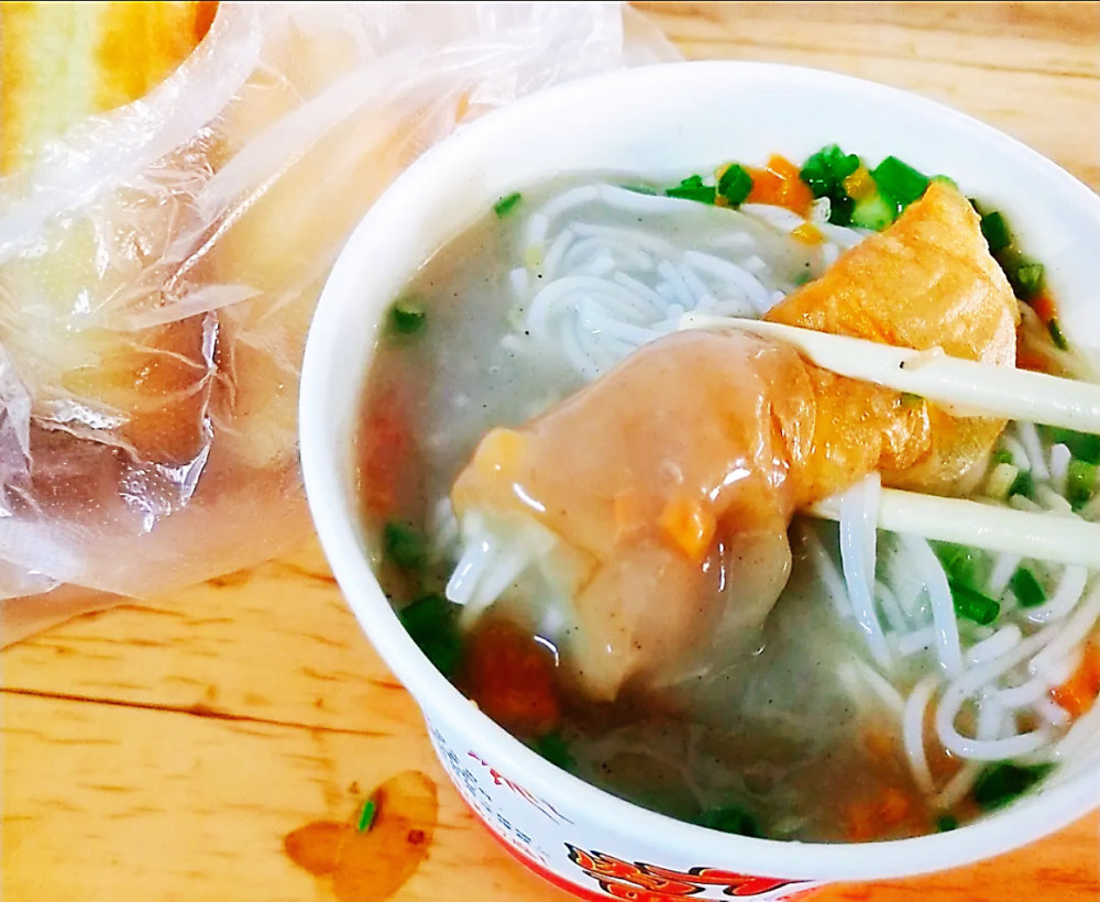 水陆街上的8年老店用一碗鲜鱼糊汤粉俘获街坊的胃