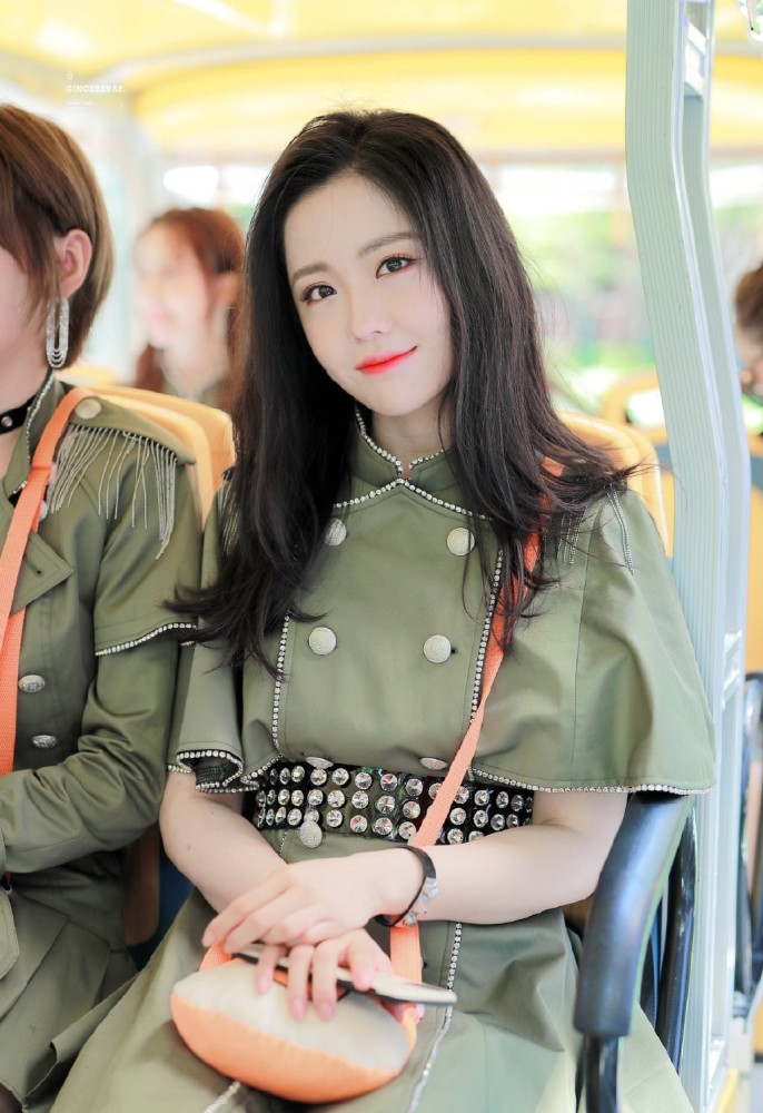 硬糖少女303|硬糖少女303首档上星综艺路透照曝光，造型公开，跟THE9风格撞衫