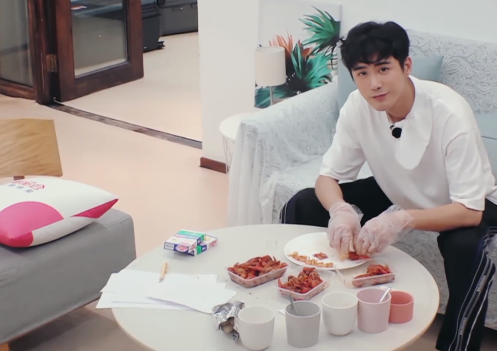 小龙虾|姜潮给婆媳俩剥小龙虾，六盒才剥出一小把，秦昊：败家孩子！