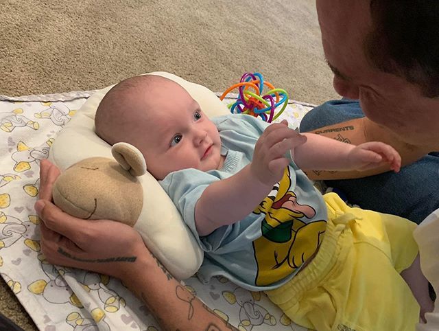 乐坛|说唱歌手Logic宣布退出乐坛，在家安心做爸爸，狂晒儿子萌照