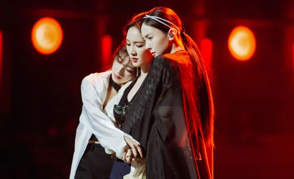 乘风破浪的姐姐|《乘风破浪的姐姐》组队比公演还精彩，垫底对孟佳来说不算亏！