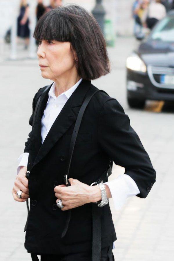 赌王灵柩转移仪式,何超琼着川久保玲潮鞋寓意深刻,果然大姐大