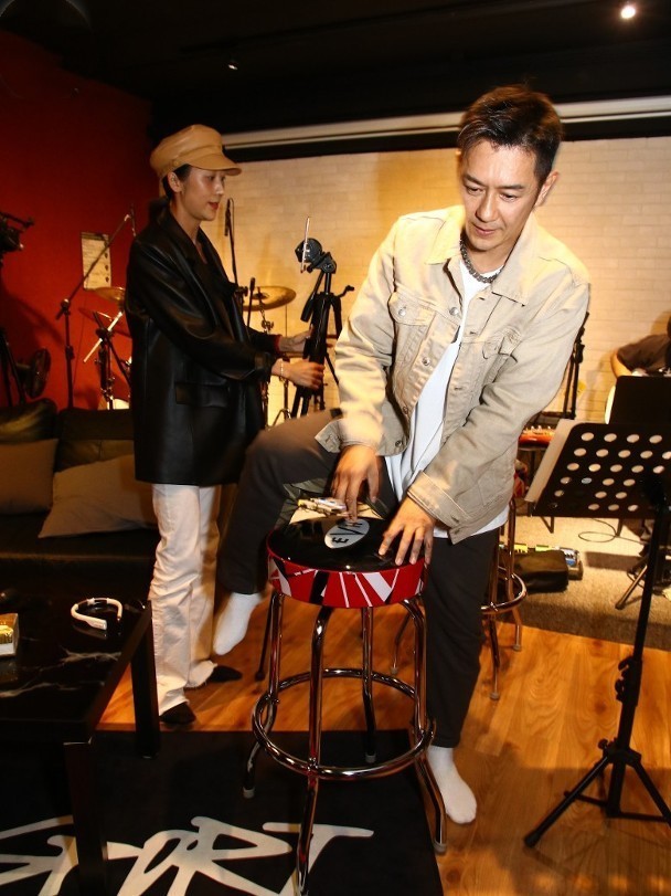 陈浩民|陈浩民养一家六口终于扛不住了？为省14万房租，搬到4500万豪宅中