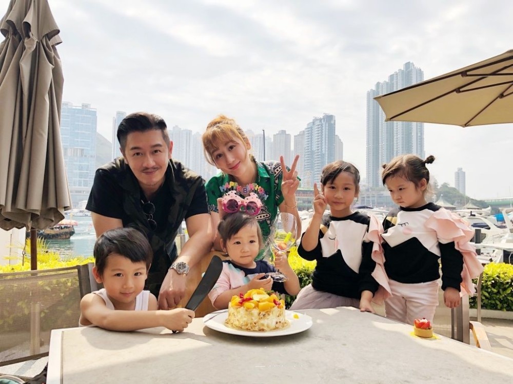 陈浩民|陈浩民养一家六口终于扛不住了？为省14万房租，搬到4500万豪宅中