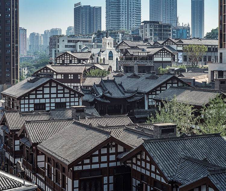 记载:"明玉珍为镇水妖驱鬼怪,命都察院邹兴于元至正22年,在人头山对面