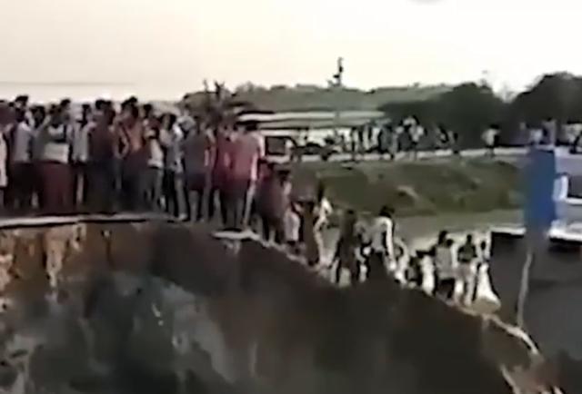 印度_社会|印度历时8年所建成大桥被冲垮，刚完工1个月，耗资26亿卢比