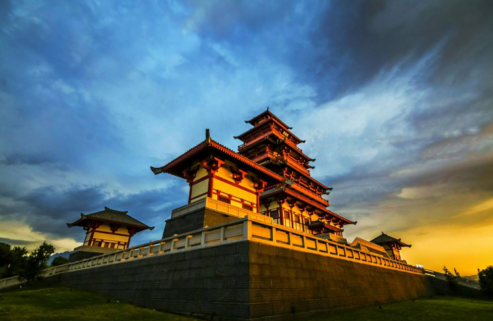 康震|诗词大会康震谈李贺“石破天惊逗秋雨”，董卿插句话彰显自己实力