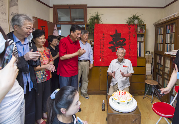 连环画|画家黎鲁迎来百岁生日，见证连环画创作的辉煌与式微