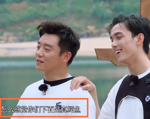 郑恺|阚清子金靖玩游戏疯狂尖叫时，郑恺的做法很抢镜，好歹委婉一些