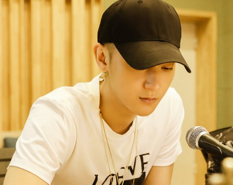 龙韬娱乐|龙韬娱乐举行两周年庆典时，粉丝却在关注徐艺洋动态，略微有些伤心