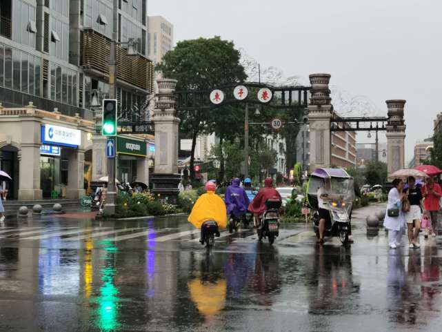 天气预报未来一周成都雨转晴晴转雨注意防晒防雨