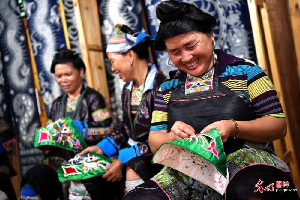 黔东南|贵州榕江：苗寨传承技艺促增收