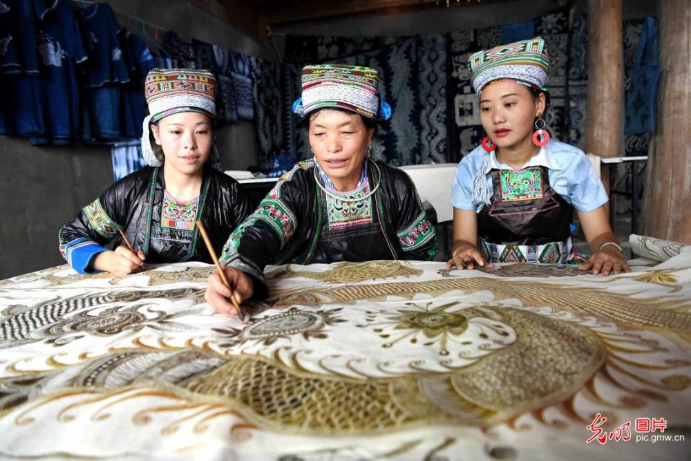 黔东南|贵州榕江：苗寨传承技艺促增收